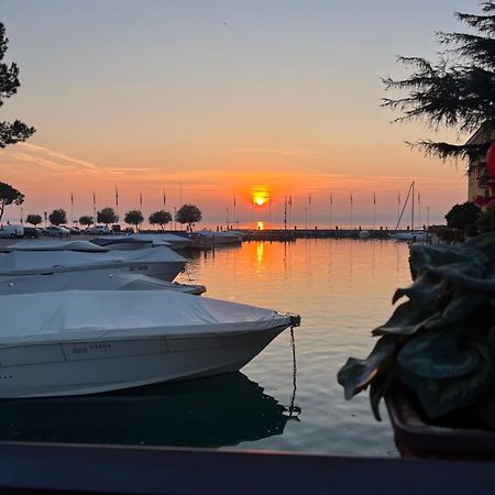 Porto Valentino 2 Apartment Sirmione Luaran gambar