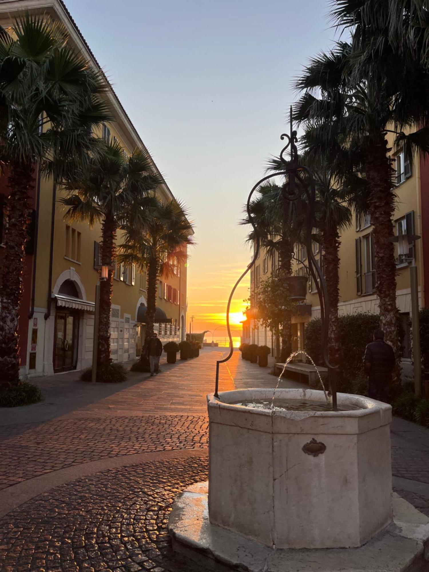 Porto Valentino 2 Apartment Sirmione Luaran gambar